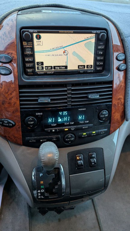 2010 Toyota Sienna Image 22