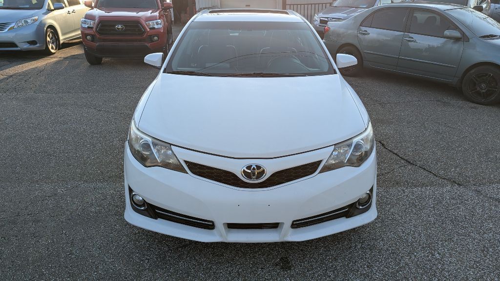 2012 Toyota Camry Image 2