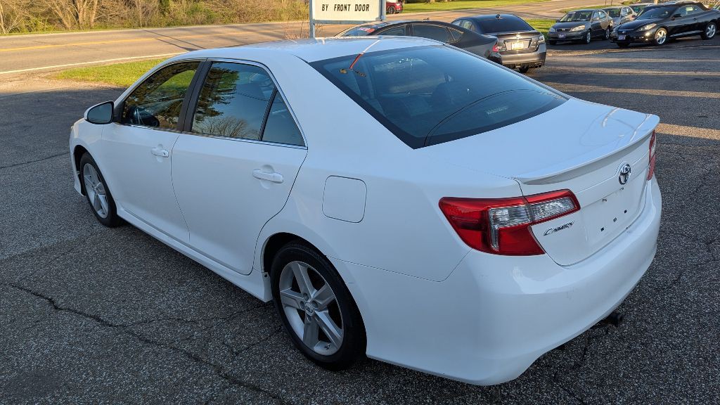 2012 Toyota Camry Image 5
