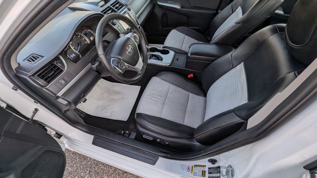 2012 Toyota Camry Image 10
