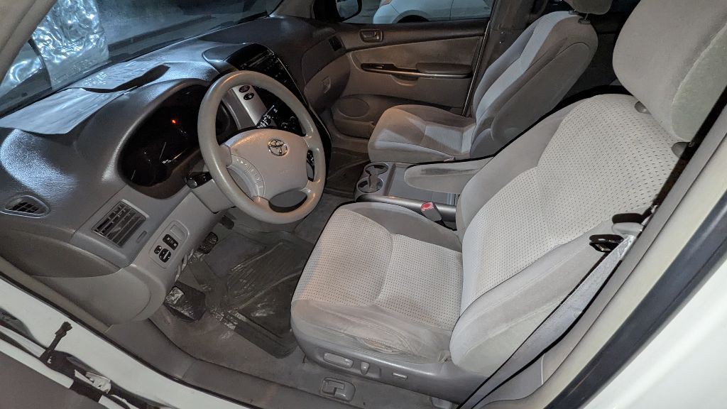 2007 Toyota Sienna Image 3