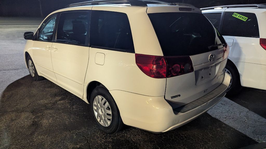 2007 Toyota Sienna Image 6
