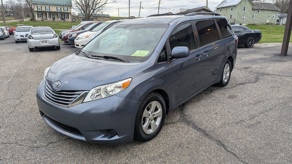 2015 Toyota Sienna Image 3