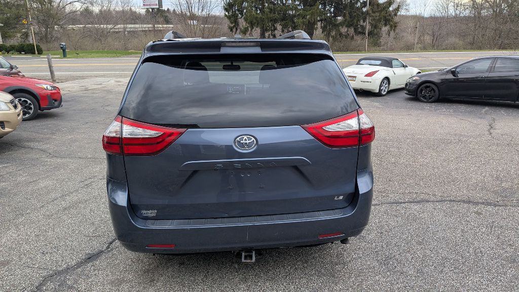 2015 Toyota Sienna Image 6