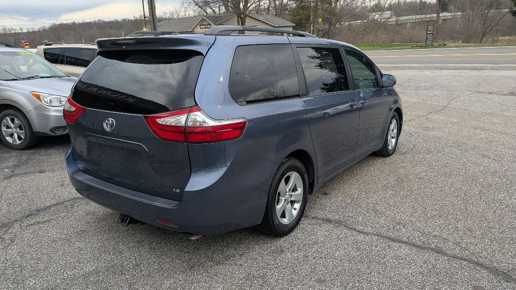 2015 Toyota Sienna Image 7