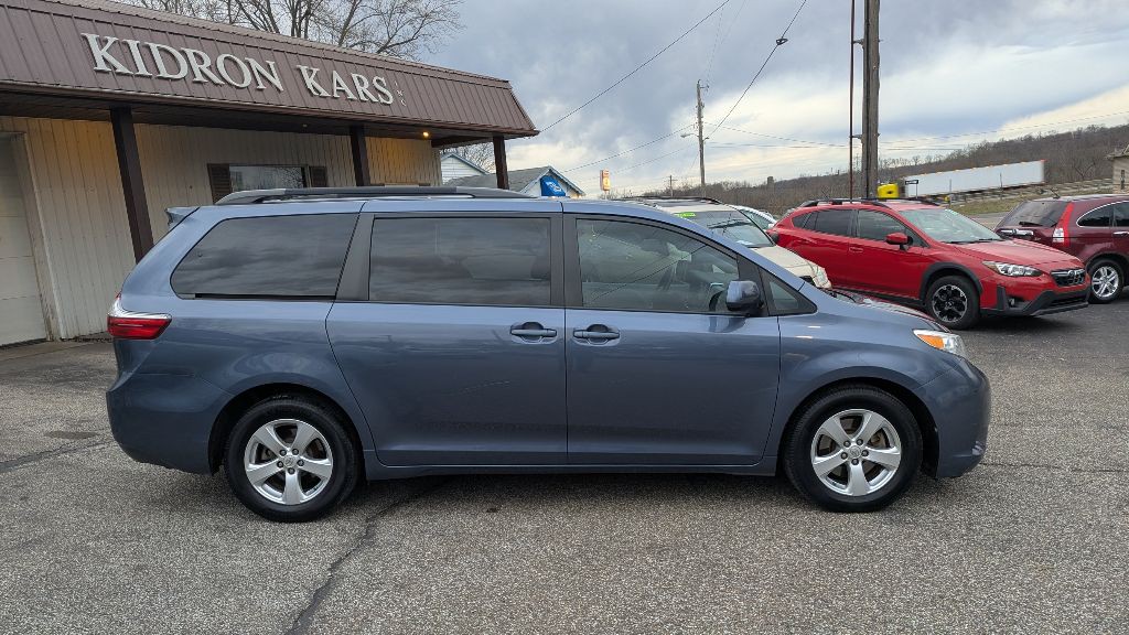 2015 Toyota Sienna Image 8