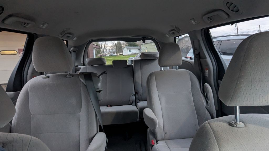 2015 Toyota Sienna Image 20
