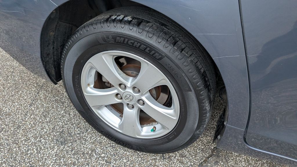 2015 Toyota Sienna Image 28