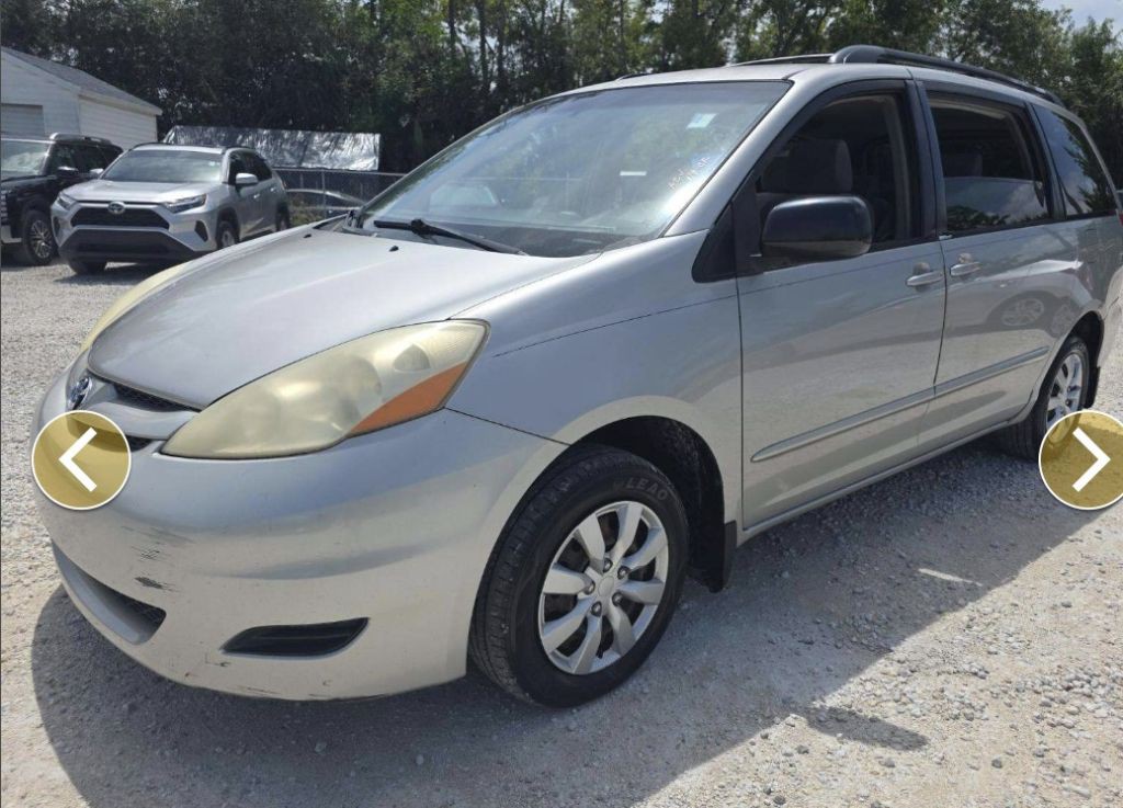 2008 Toyota Sienna Image 1