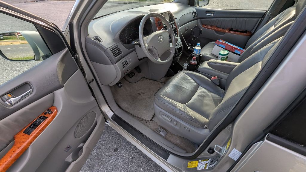 2010 Toyota Sienna Image 5