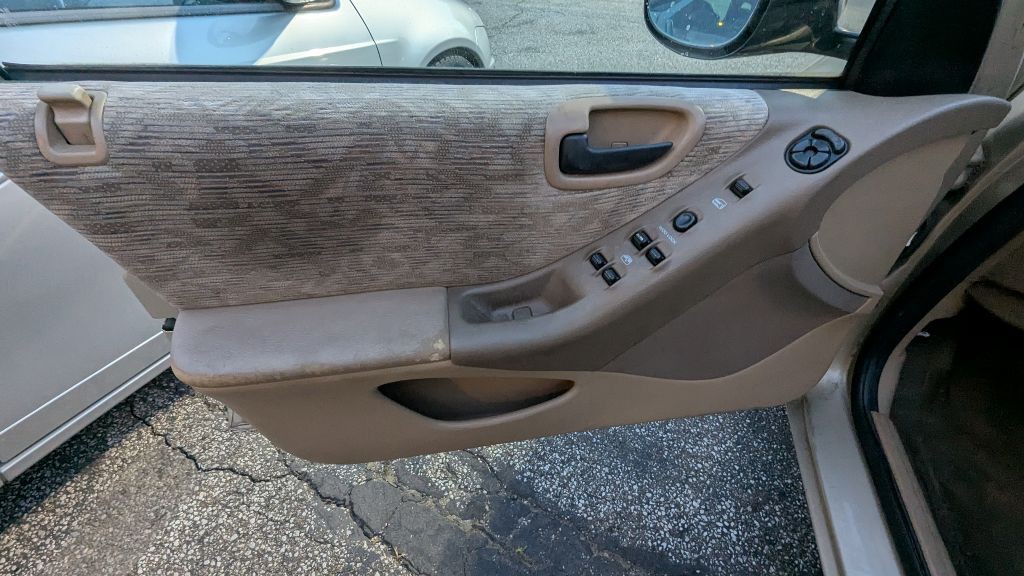 1999 Dodge Stratus Image 11