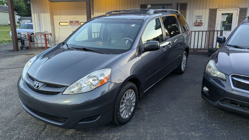 2008 Toyota Sienna Image 1