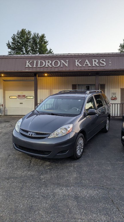 2008 Toyota Sienna Image 2