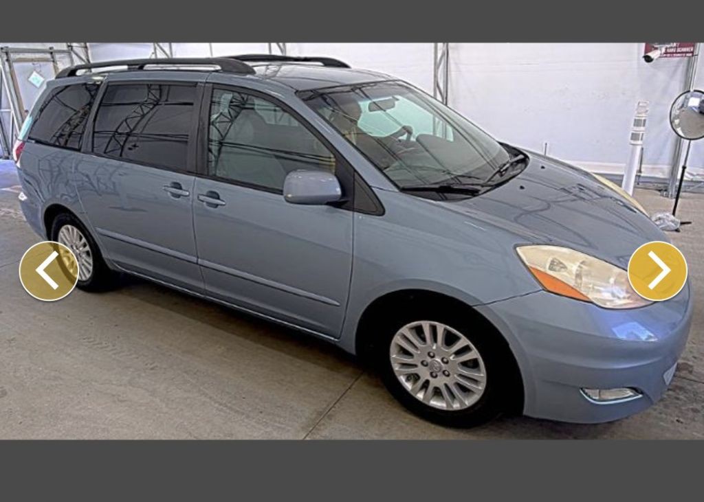 2007 Toyota Sienna Image 1