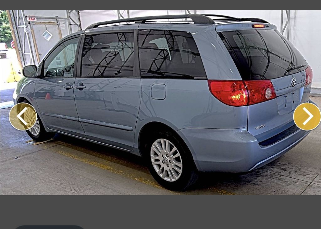 2007 Toyota Sienna Image 2