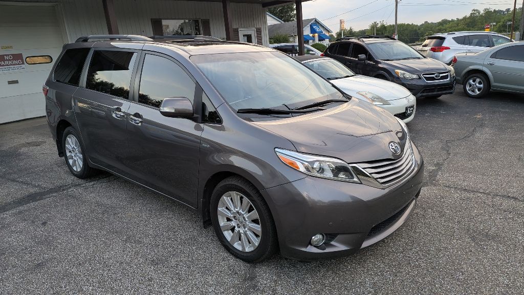 2016 Toyota Sienna Image 1