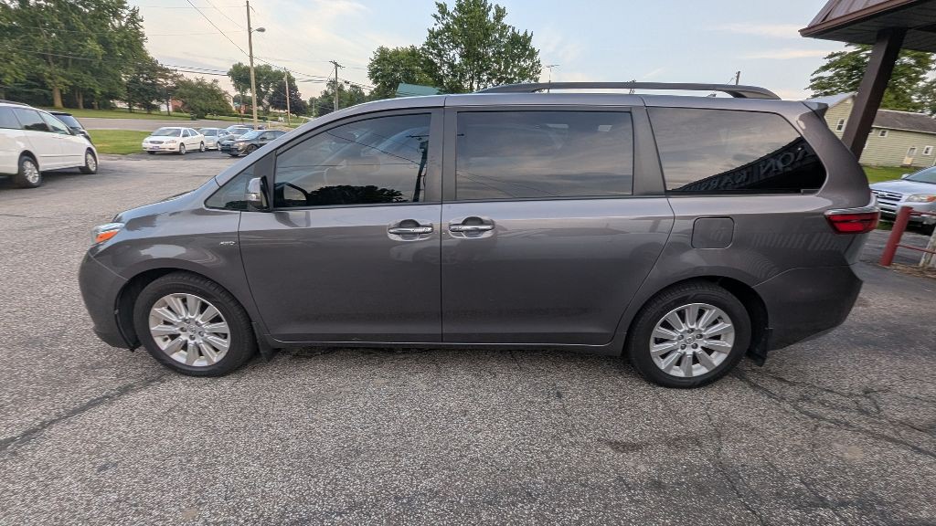 2016 Toyota Sienna Image 4