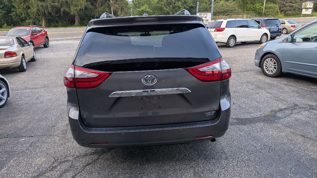 2016 Toyota Sienna Image 6