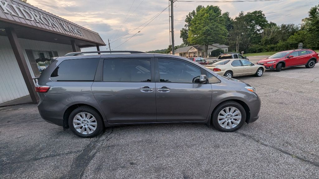2016 Toyota Sienna Image 8