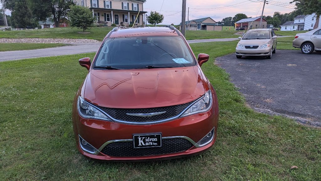2018 Chrysler Pacifica Image 2