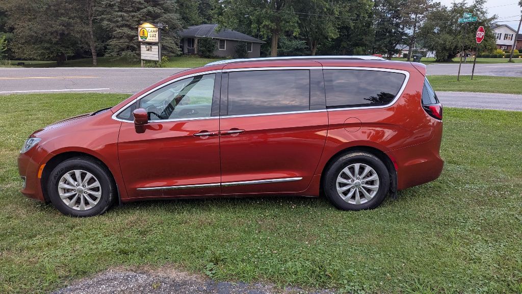 2018 Chrysler Pacifica Image 4