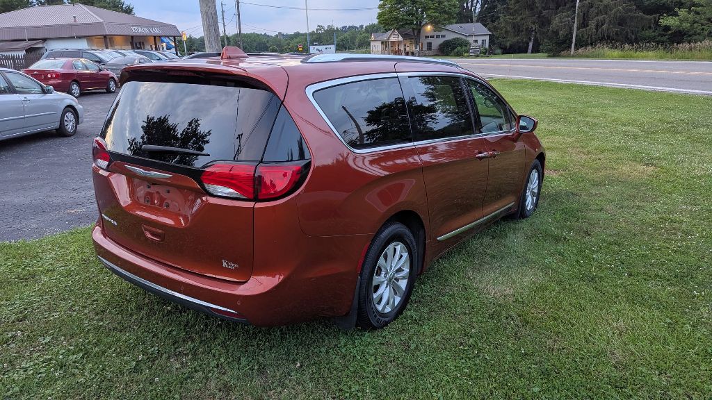 2018 Chrysler Pacifica Image 9