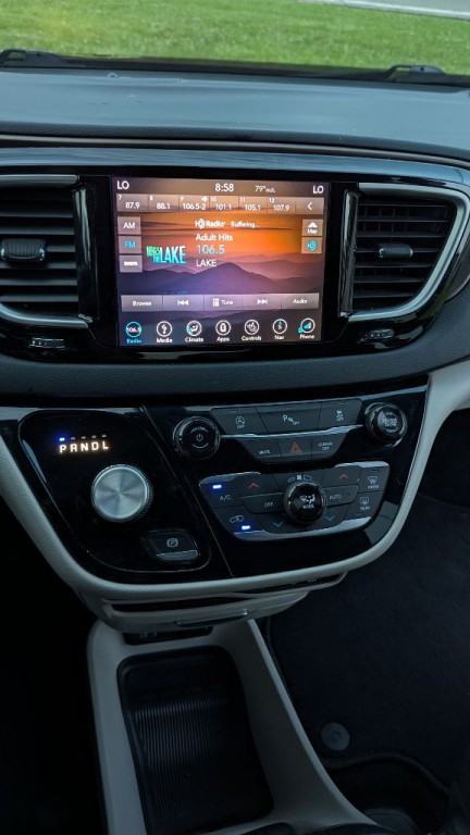 2018 Chrysler Pacifica Image 12