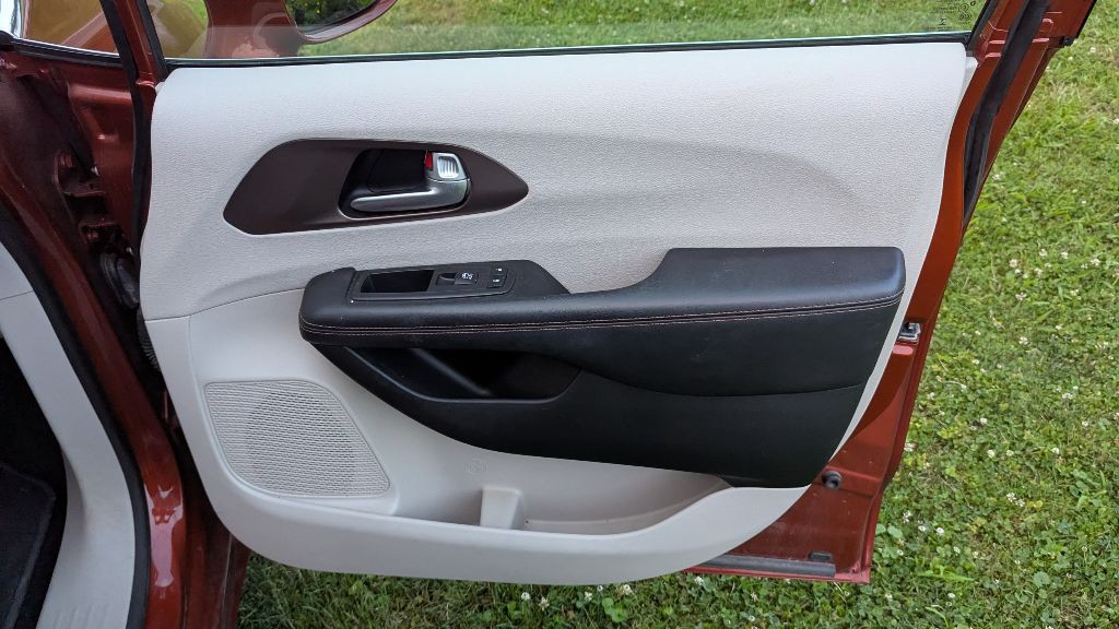 2018 Chrysler Pacifica Image 22