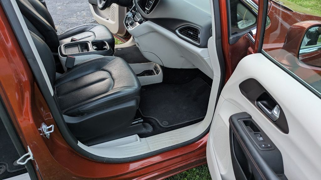 2018 Chrysler Pacifica Image 24