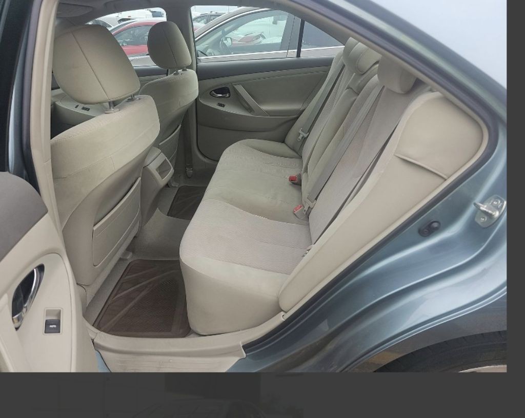 2011 Toyota Camry Image 12