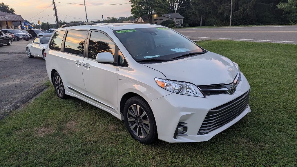 2018 Toyota Sienna Image 1