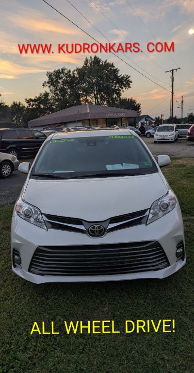 2018 Toyota Sienna Image 2