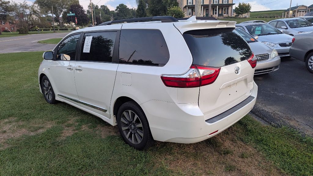 2018 Toyota Sienna Image 5