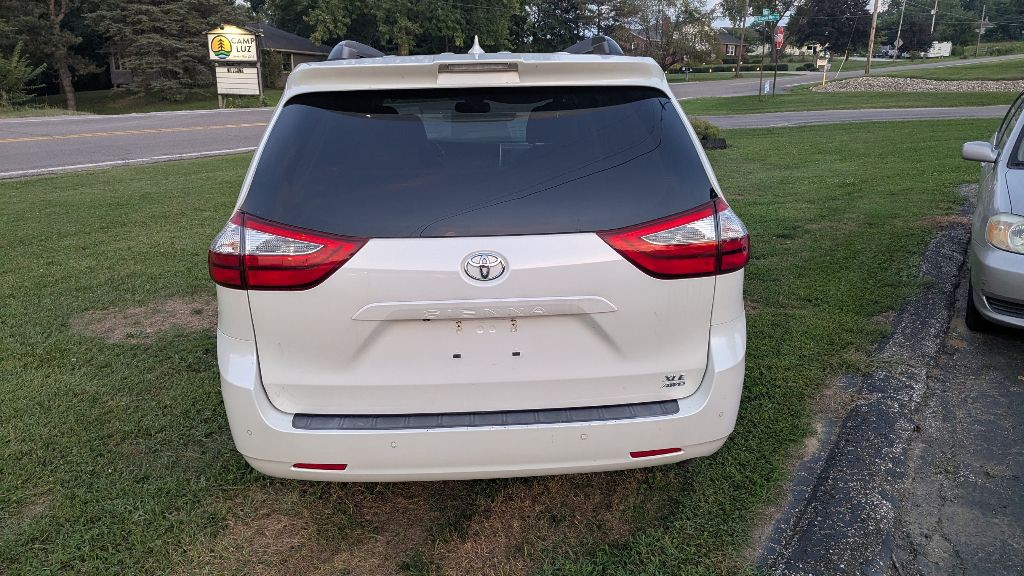 2018 Toyota Sienna Image 6