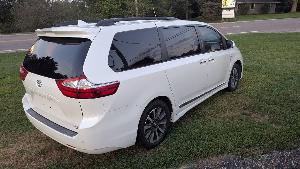 2018 Toyota Sienna Image 8