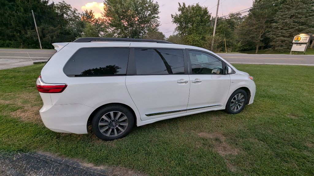 2018 Toyota Sienna Image 9