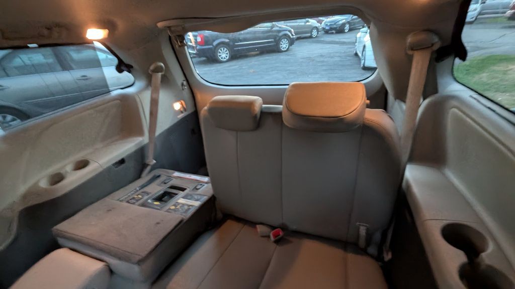 2018 Toyota Sienna Image 17