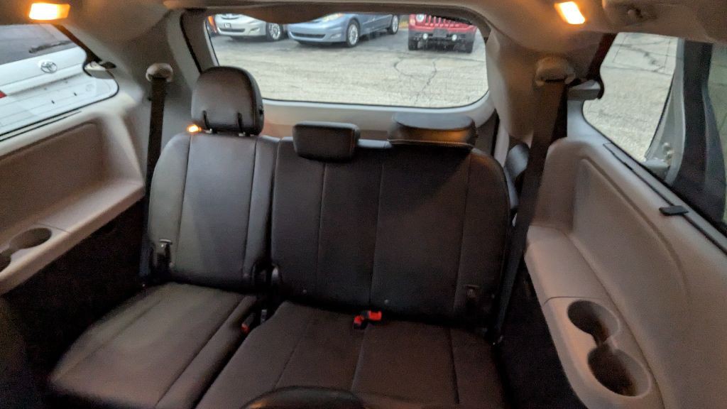 2017 Toyota Sienna Image 4