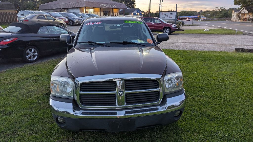 2005 Dodge Dakota Image 2
