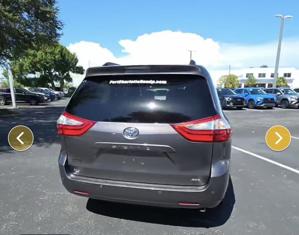 2017 Toyota Sienna Image 3
