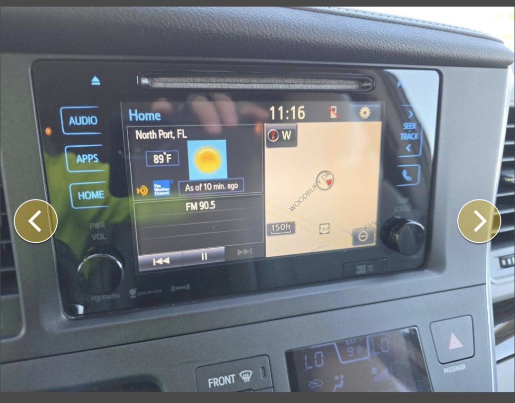 2017 Toyota Sienna Image 4