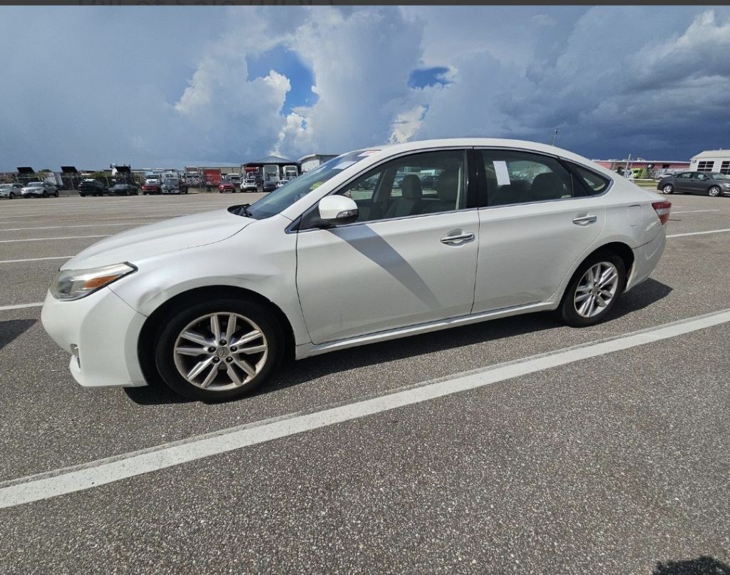 2013 Toyota Avalon Image 1