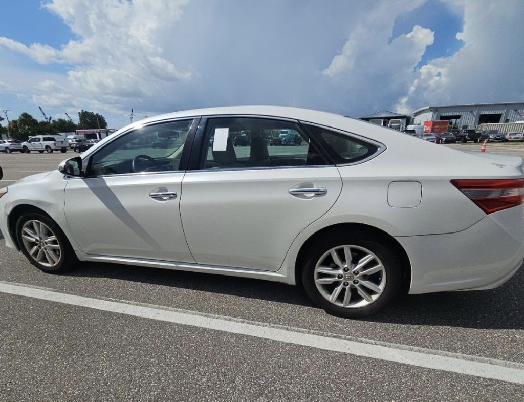 2013 Toyota Avalon Image 2