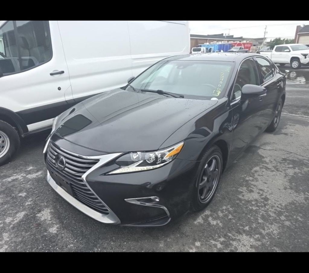 2017 Lexus ES 350 Image 8