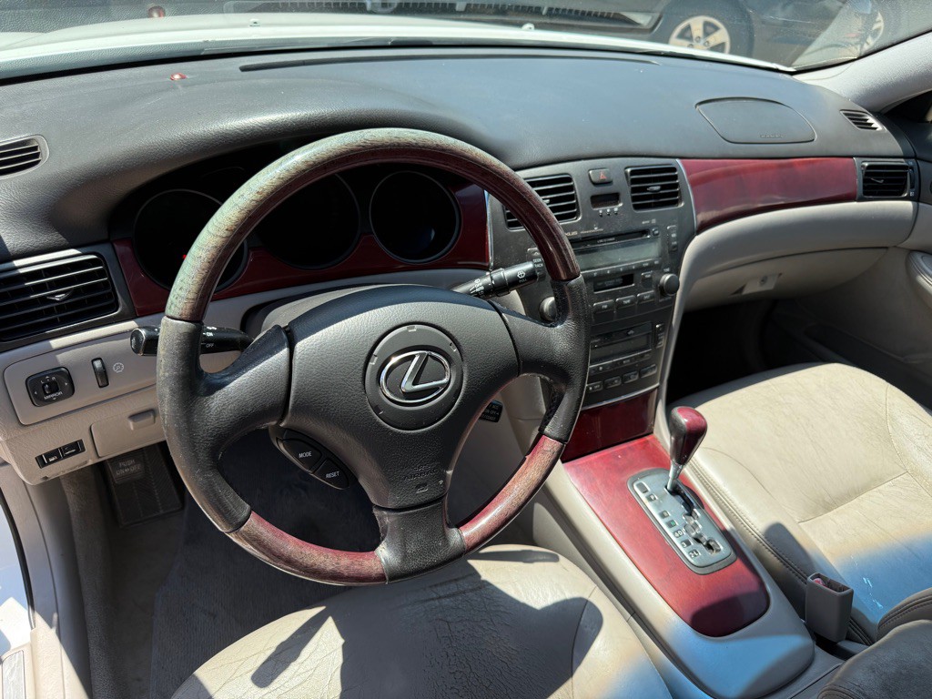 2002 Lexus ES Image 8