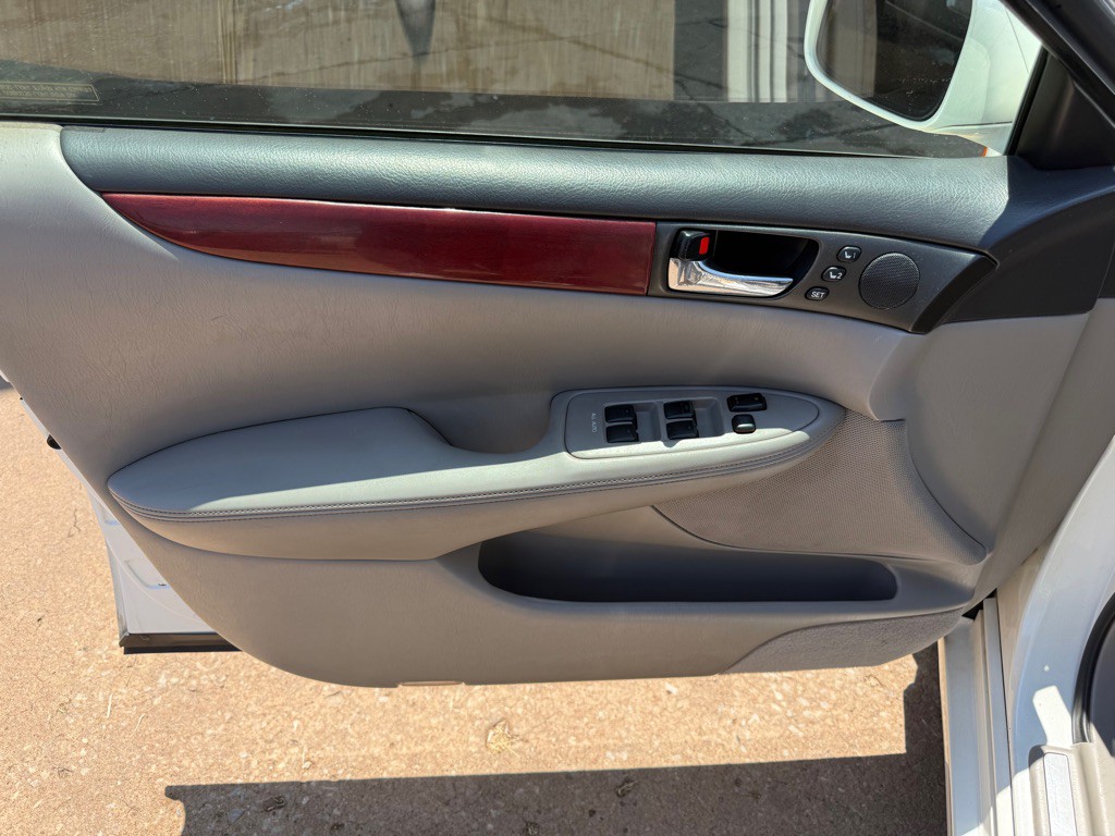 2002 Lexus ES Image 9