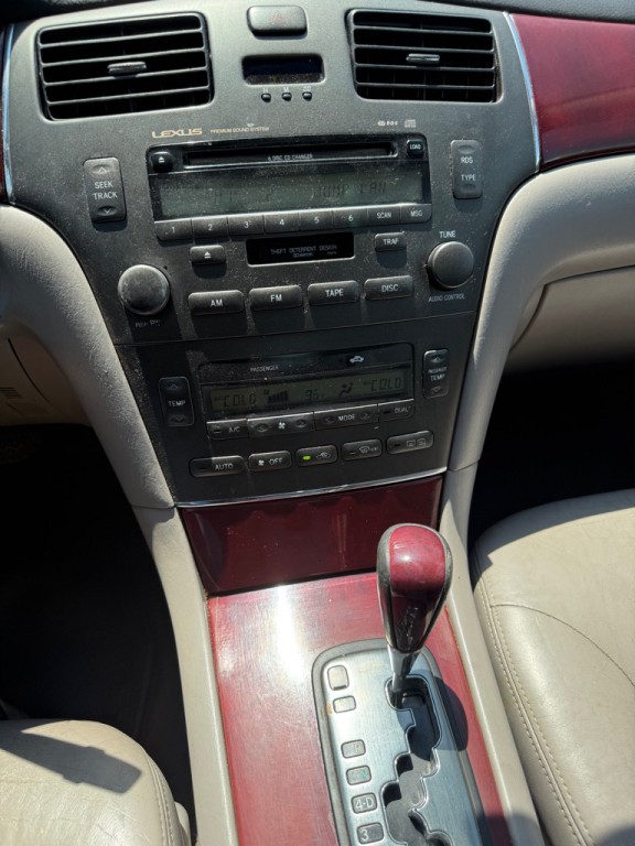 2002 Lexus ES Image 10