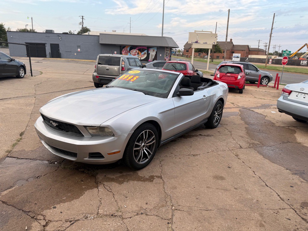 2011 Ford Mustang Image 2