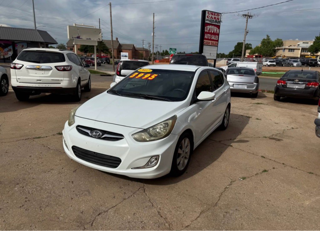 2012 Hyundai Accent Image 1