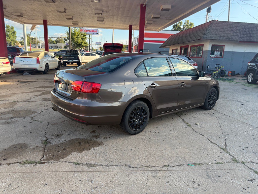 2011 Volkswagen Jetta Image 4